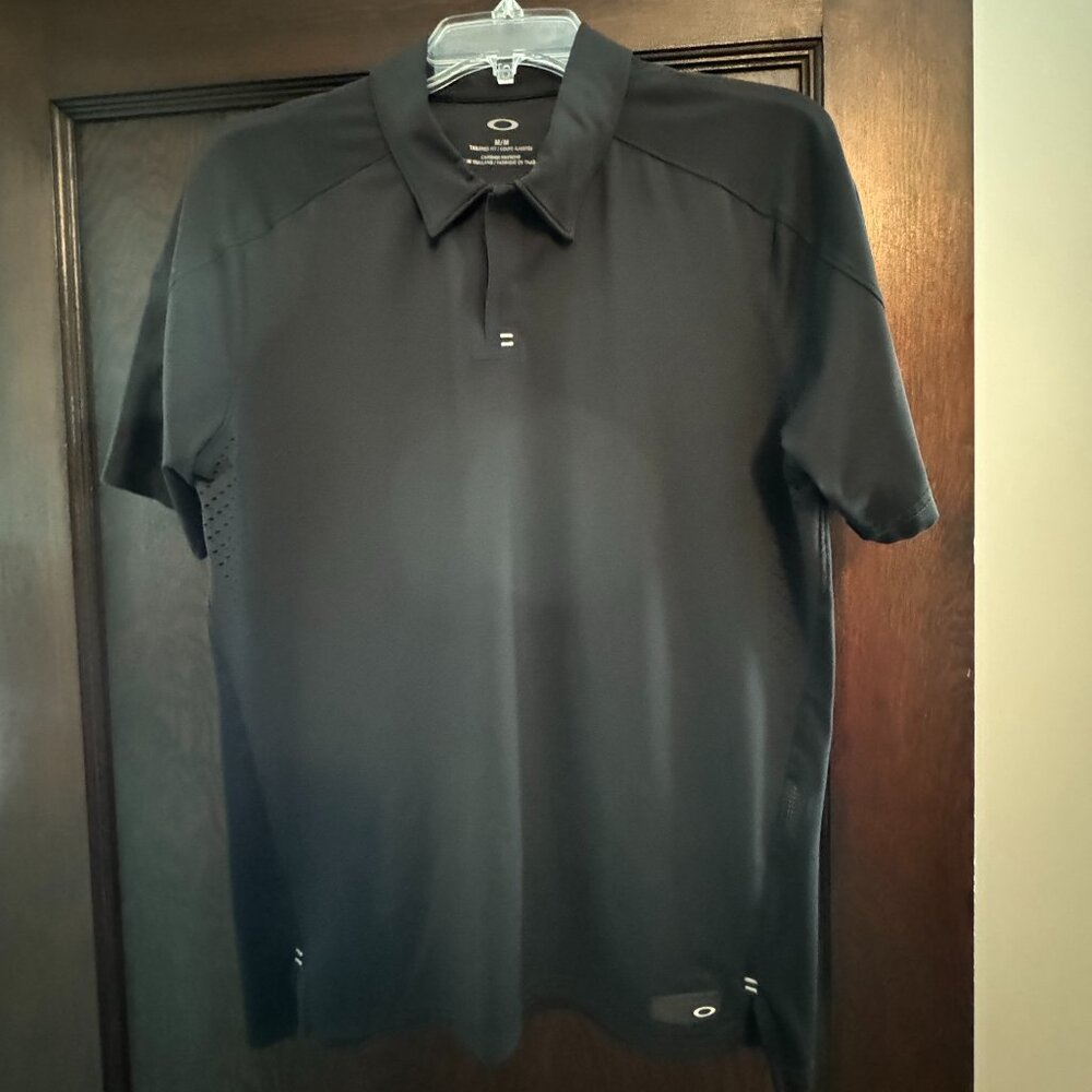 Oakley Men's Black Polo Shirt, Tailored fit with covered buttons, size Medium
